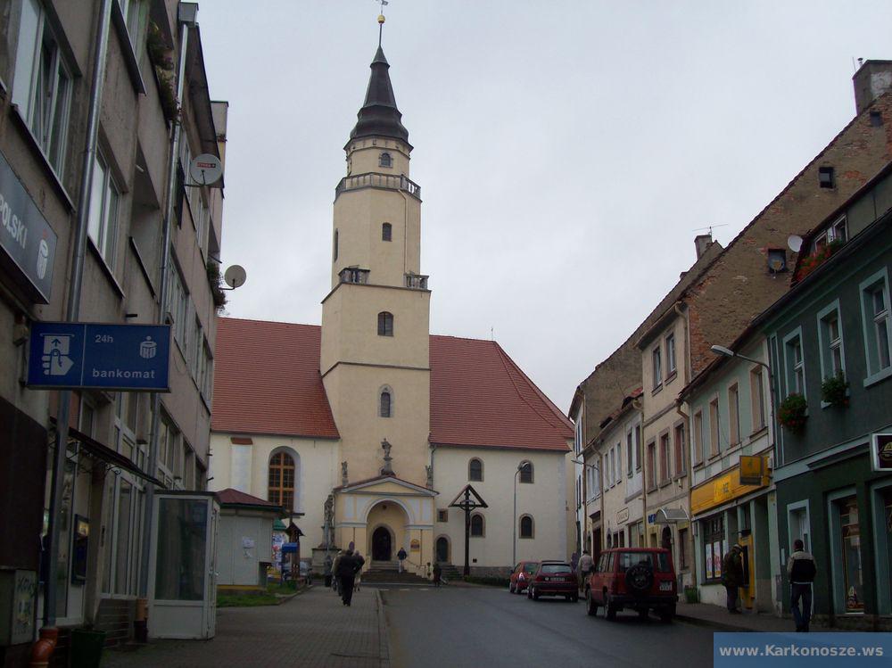 Kościół św. Jadwigi widok od strony rynku