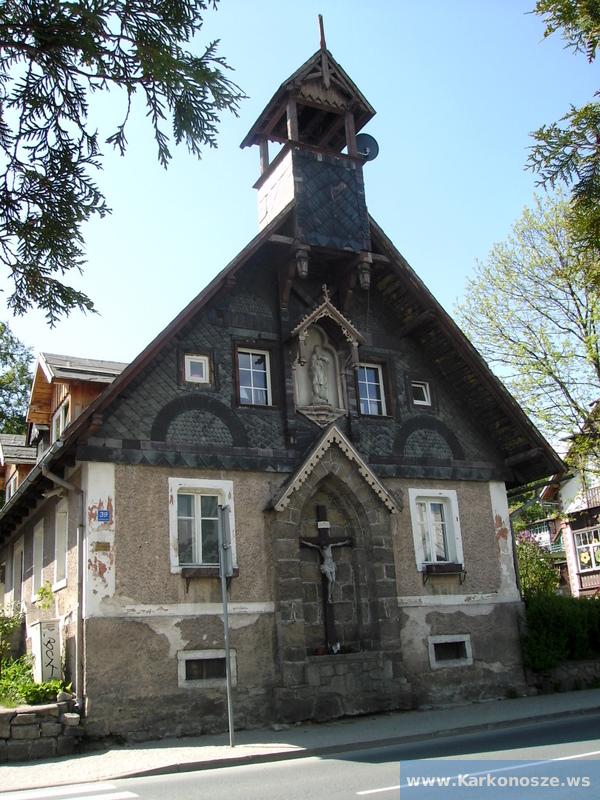 Dom naprzeciw kościoła w Karpaczu