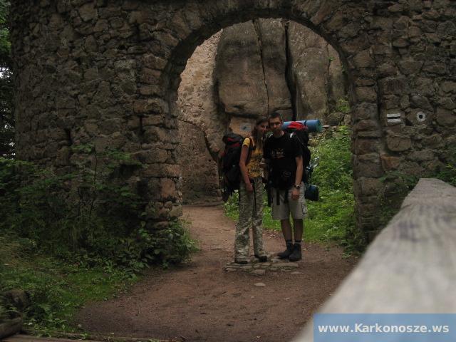 Wejście na zamek Bolczów