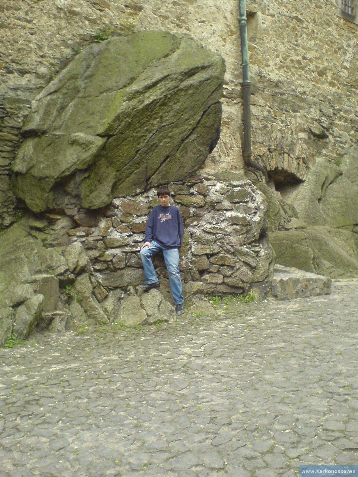 Skała i mur w zamku Czocha