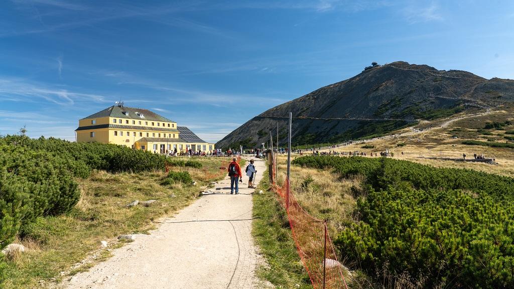 Górskie schroniska w Karkonoszach, do których chce się wracać