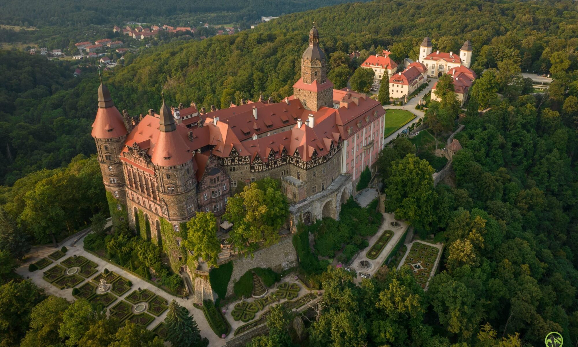 Historia i tajemnice sudeckich zamków